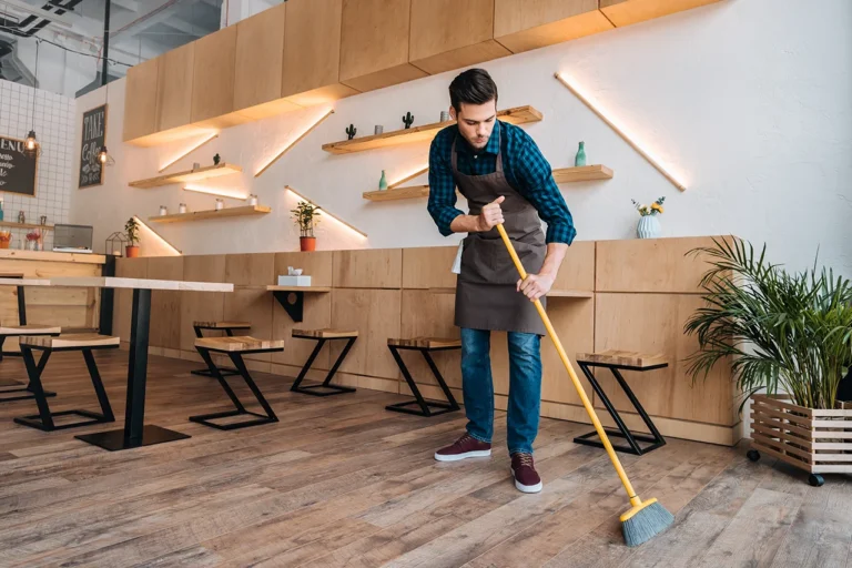 routine restaurant cleaning